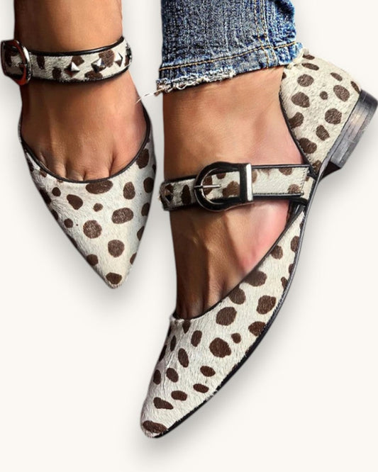 Calzado Mary Jane con tachas