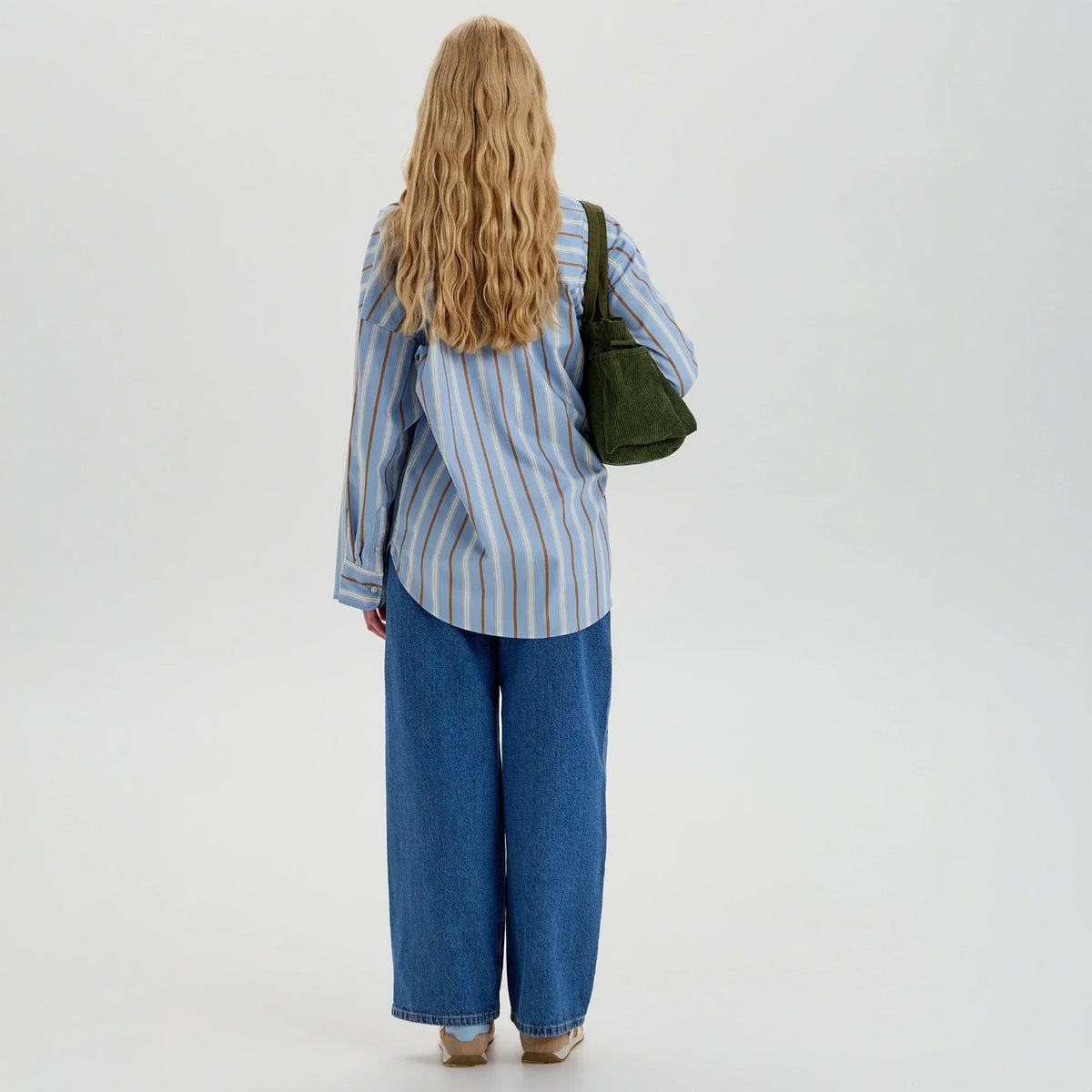 Kanna corduroy crossbody bag with adjustable strap and zippered pockets