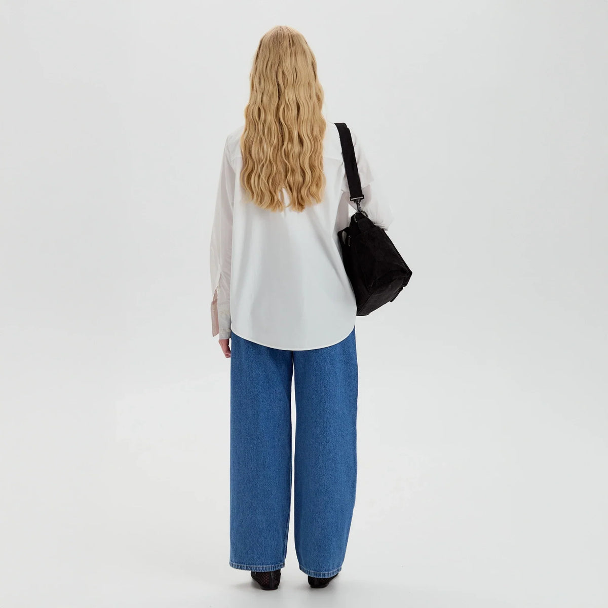 Kanna corduroy crossbody bag with adjustable strap and zippered pockets
