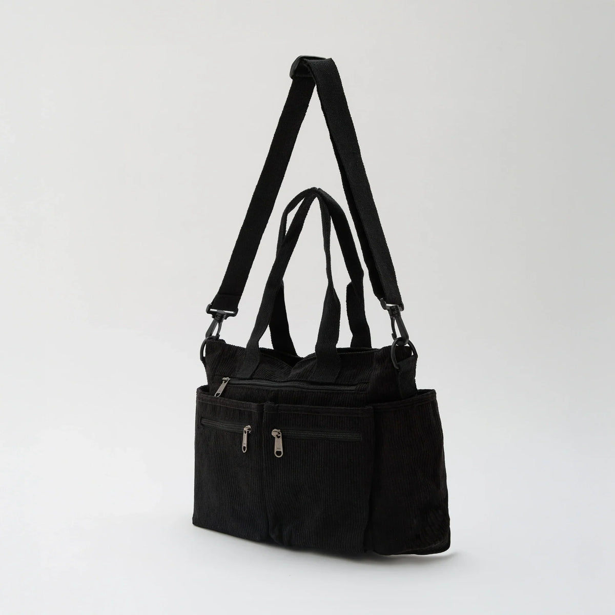 Bolso Carla de pana con correa ajustable y bolsillos con cremallera