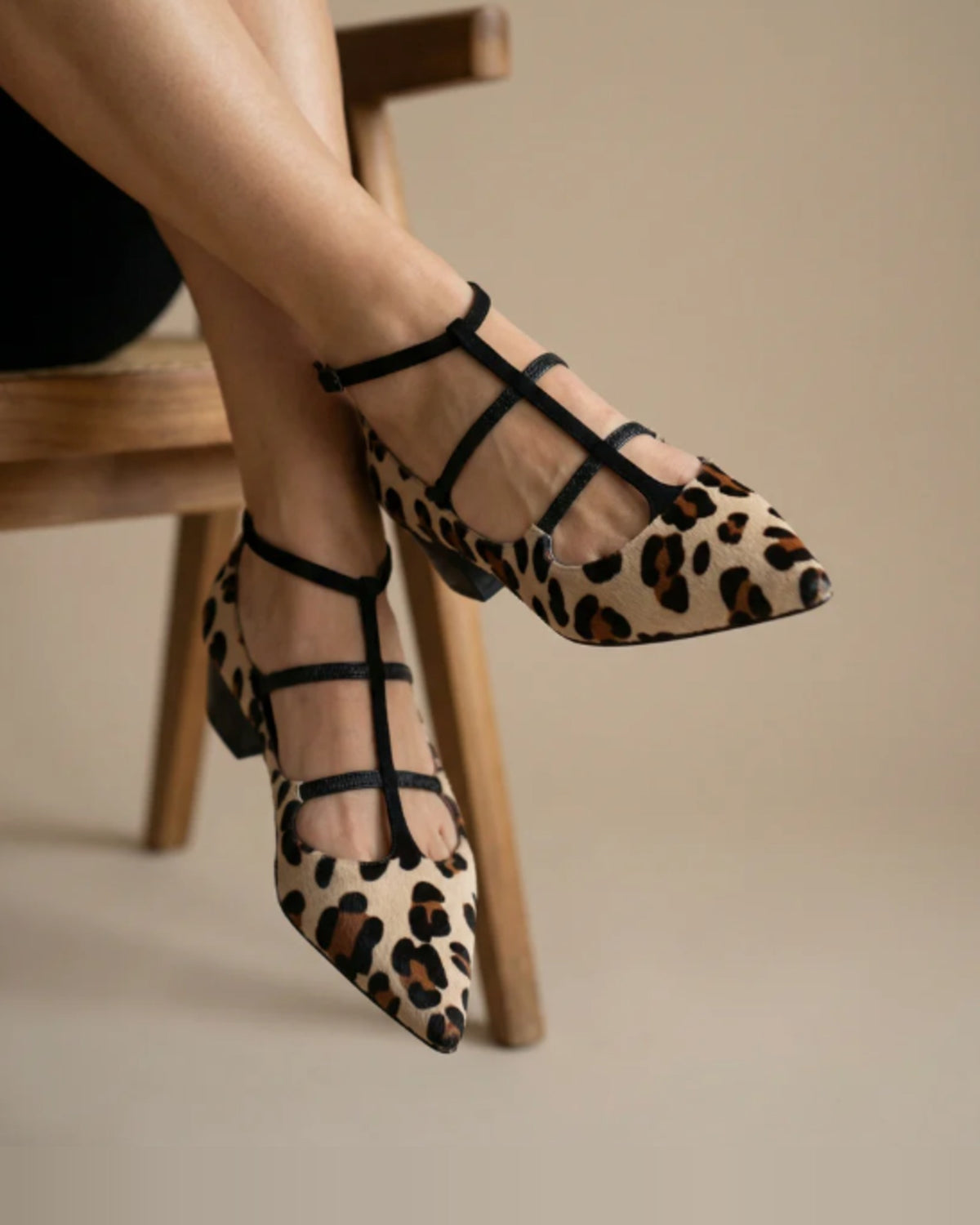 Calzado Tacón con tira leopardo