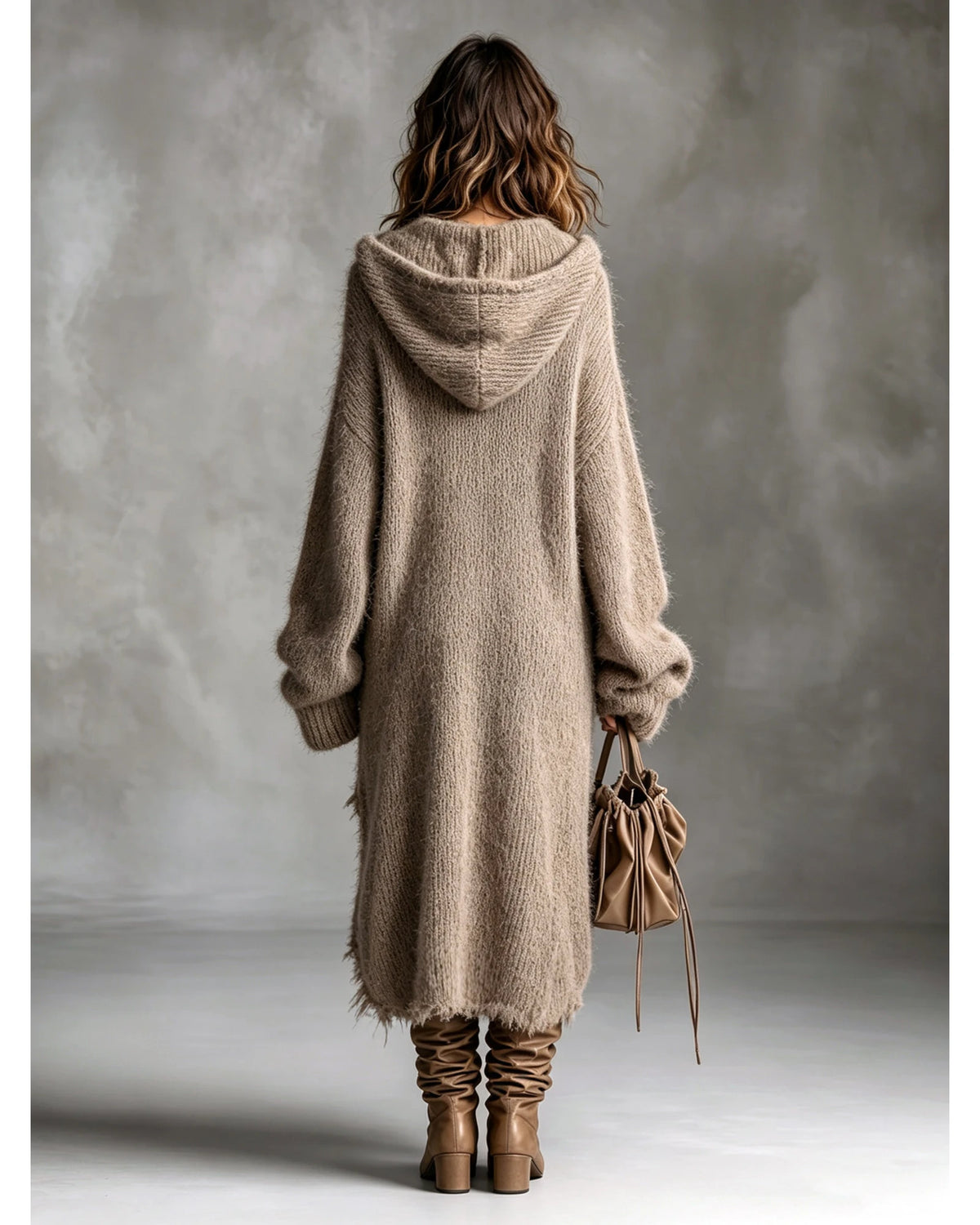 Lifestyle Vestido midi de punto con capucha